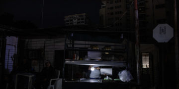 Venezuela, con reiterados cortes eléctricos un lustro después del apagón nacional