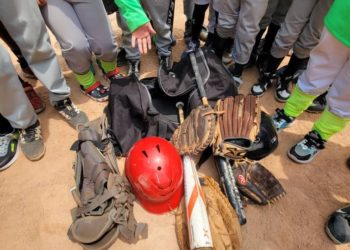Asociación Amigos del Deporte Boconés entregó donativo a tres equipos del béisbol menor