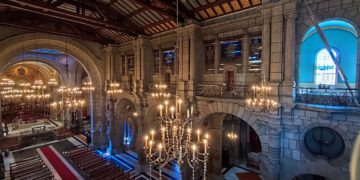Cierran preventivamente la Catedral de Mérida tras desprenderse un adorno de las columnas