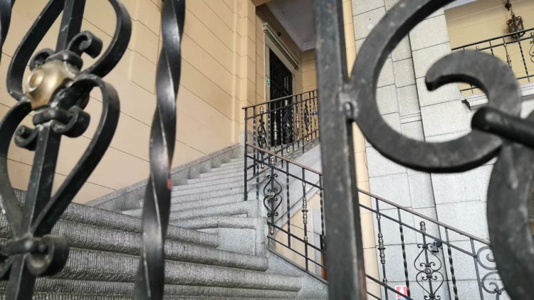 Foto  Archivo  de Yanara Vivas: Escalera del Edificio del Rectorado  de la ULA