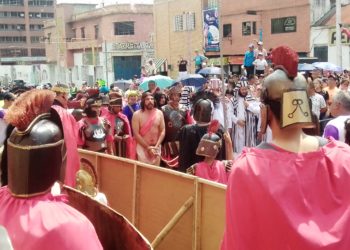 El viacrucis de Tres Esquinas conmovió a la feligresía en Valera
