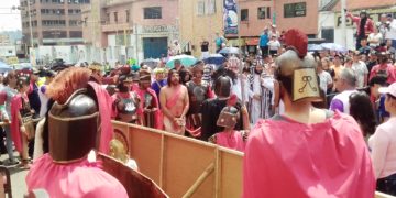 El viacrucis de Tres Esquinas conmovió a la feligresía en Valera