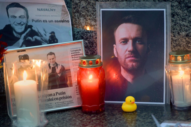 Homenaje al fallecido opositor ruso Alexéi Navalni, en una footgrafía de archivo. EFE/Eloy Alonso