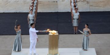 La llama olímpica deja Grecia y pone rumbo a Francia a menos de 100 días de los Juegos