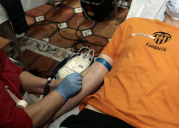 Una enzima transforma sangre del grupo A y B en cero negativo, universalmente compatible