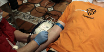 Una enzima transforma sangre del grupo A y B en cero negativo, universalmente compatible