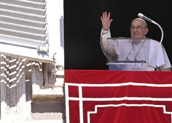 El papa anima a «detenerse y negociar» la paz en Ucrania y Oriente Medio
