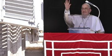 El papa anima a «detenerse y negociar» la paz en Ucrania y Oriente Medio