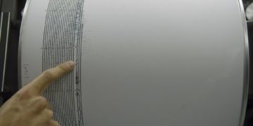 Ordenan la evacuación de unas 500.000 personas en Okinawa tras un tsunami sin daños en Japón