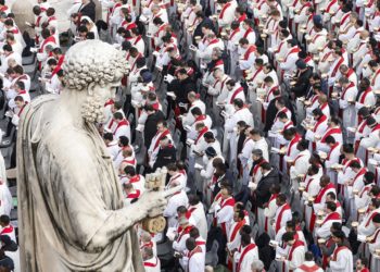 Francisco revela que ha cambiado el funeral de los papas y el cuerpo no será expuesto