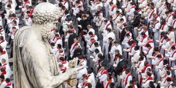 Francisco revela que ha cambiado el funeral de los papas y el cuerpo no será expuesto