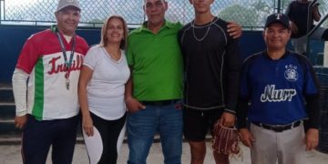 Joven pelotero boconés es firmado por equipo Nacionals Washington