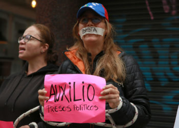 Venezolanos en Uruguay protestan contra los requisitos exigidos desde Caracas para votar