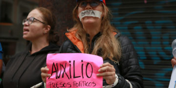 Venezolanos en Uruguay protestan contra los requisitos exigidos desde Caracas para votar