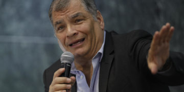 Rafael Correa afirma que el referéndum en Ecuador fue una «rotunda derrota» para Noboa