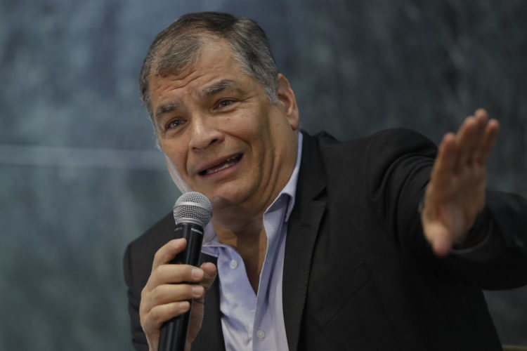 Fotografía de archivo del expresidente de Ecuador Rafael Correa en la Ciudad de México (México). EFE/ Isaac Esquivel