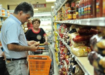 Trabajadores a la espera de un aumento salarial
