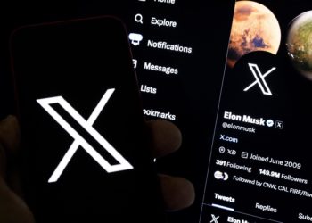 La red social X restablece gratuitamente la insignia azul de verificación
