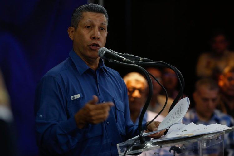 El opositor venezolano Henri Falcón habla durante una rueda de prensa, en una imagen de archivo. EFE/Cristian Hernández