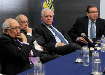 González Urrutia acepta ser el candidato presidencial de la principal coalición antichavista