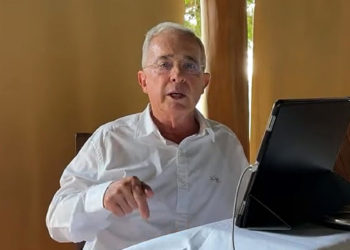 Uribe afirma que el juicio en su contra tiene motivaciones políticas y carece de pruebas