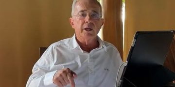 Uribe afirma que el juicio en su contra tiene motivaciones políticas y carece de pruebas