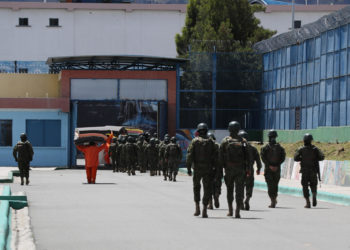 Ecuador inicia la repatriación de presos extranjeros con un grupo de trece colombianos
