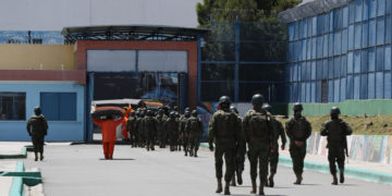Ecuador inicia la repatriación de presos extranjeros con un grupo de trece colombianos