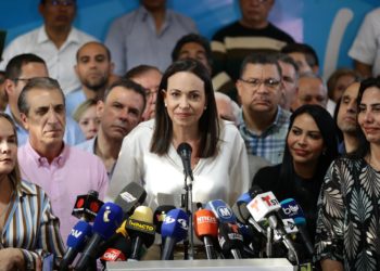 María Corina Machado dice que hay tiempo para poder sustituir al candidato presidencial