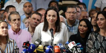 María Corina Machado dice que hay tiempo para poder sustituir al candidato presidencial