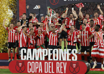 1-1 (4-2). Los penaltis dan al Athletic su Copa más deseada