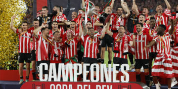 1-1 (4-2). Los penaltis dan al Athletic su Copa más deseada