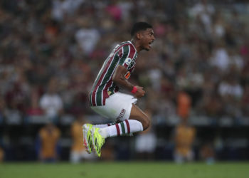 Fluminense aparta por indisciplina a John Kennedy y a tres jugadores más