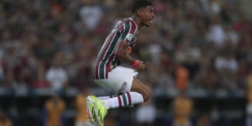 Fluminense aparta por indisciplina a John Kennedy y a tres jugadores más