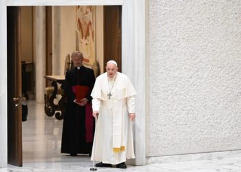El papa: «Los ancianos no deben ser dejados solos sino vivir en familia»