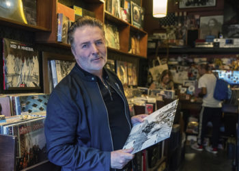 Miguel Mateos, cantautor argentino de rock: «Dentro de 5 años me reemplazará un holograma»