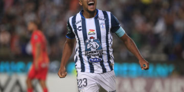 Salomón Rondón desafía en pleno Azteca al campeón América