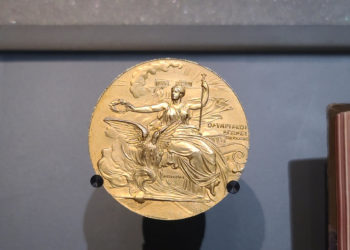 París muestra a través de las medallas un anecdotario de la historia olímpica