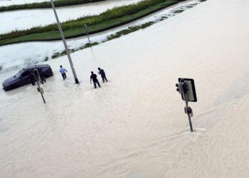 Fuertes lluvias e inundaciones paralizan aeropuertos y carreteras de Dubái