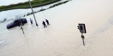 Fuertes lluvias e inundaciones paralizan aeropuertos y carreteras de Dubái