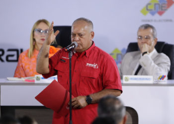 Diosdado pide «acción penal» contra cinco opositores inhabilitados por la Contraloría