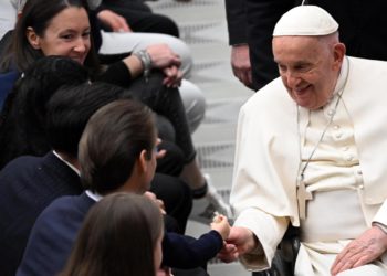 El papa advierte de que la Tierra se está “dirigiendo a la ruina”