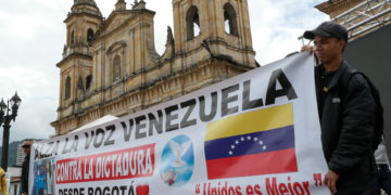 Colombianos y venezolanos acuden al llamado de protesta de María Corina Machado en Bogotá
