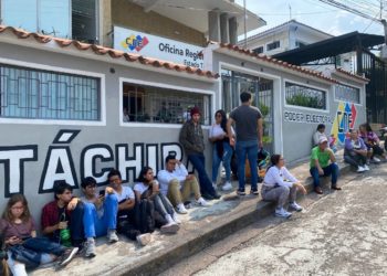 Táchira / último día de inscripción en el RE entre apagones y movilizaciones