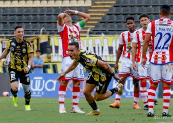 Aurinegros contra la pared