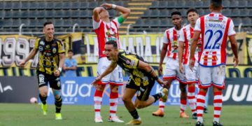 Aurinegros contra la pared