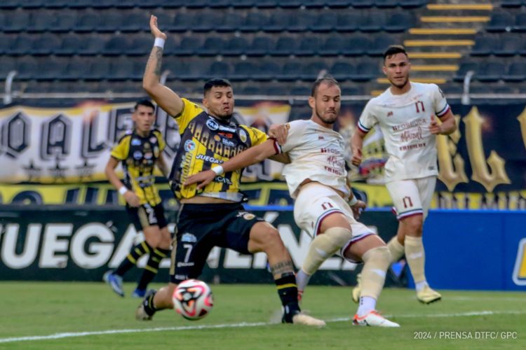 Deportivo Táchira despachó al Carabobo y suma 19 puntos. 
Foto: Cortesía DT