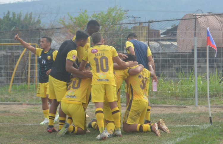 Los Guerreros de la Montaña celebraron en San Cristóbal el segundo gol de Carlos Gil (Gráfica: Prensa TFC)