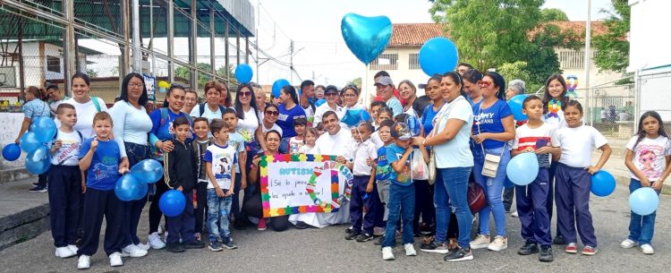 La caminata inicio en el Liceo Bolivariano Hilario Pizani Anselmi hasta la Escuela Raúl Leoni (Fotos Douglas Abreu)