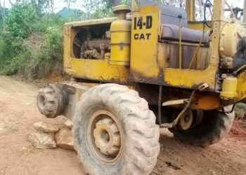 Denuncian que máquina que iba a reparar la vialidad en Guaramacal se averió